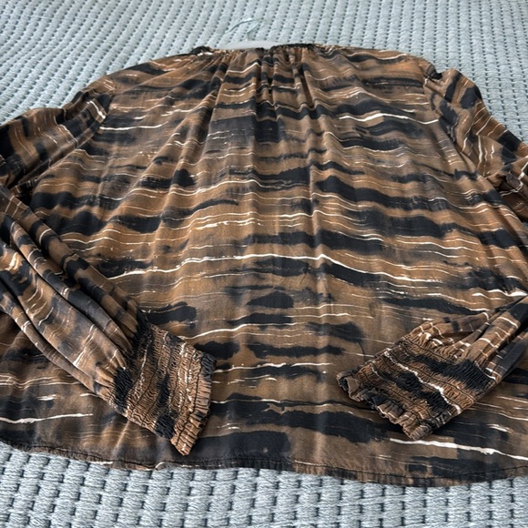 Cloth & Stone Top - Picture 4 of 4